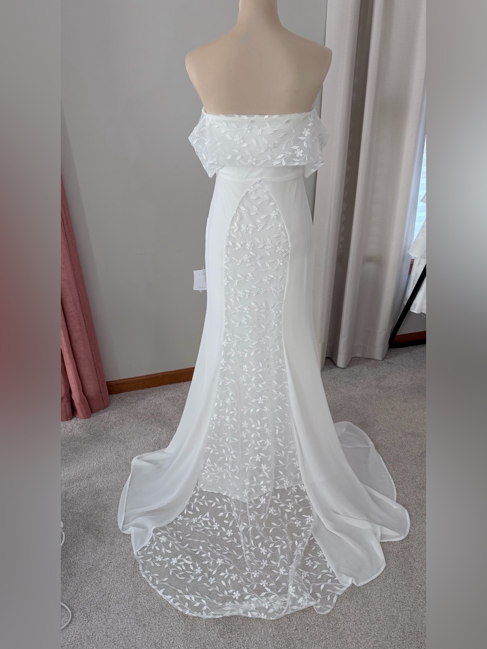 NWT Lulu's White Off-the-Shoulder Wedding Dress - Picture 4 of 10
